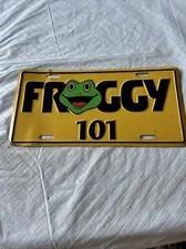Vintage Froggy 101 FM Radio Metal License Plate Frog