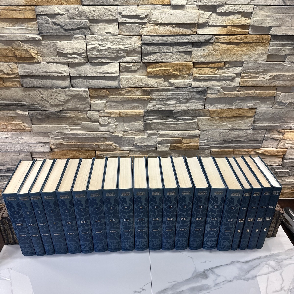 Encyclopedia Judaica 16 Volume Collection With 4 Yearbooks ( 1973