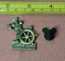 Disney Vacation Club Steamboat Willie Mickey Mouse trading pin 2009 DVC