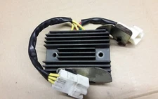Piaggio Vespa GTS 300 Super Sport voltage regulator SH689JC