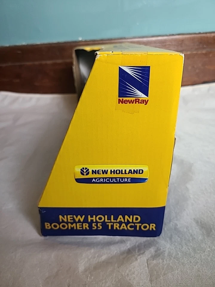 1/20 Scale New Holland Boomer 55 Tractor & Attachments (8pcs) New-Ray SS-05056 - Image 3 of 4