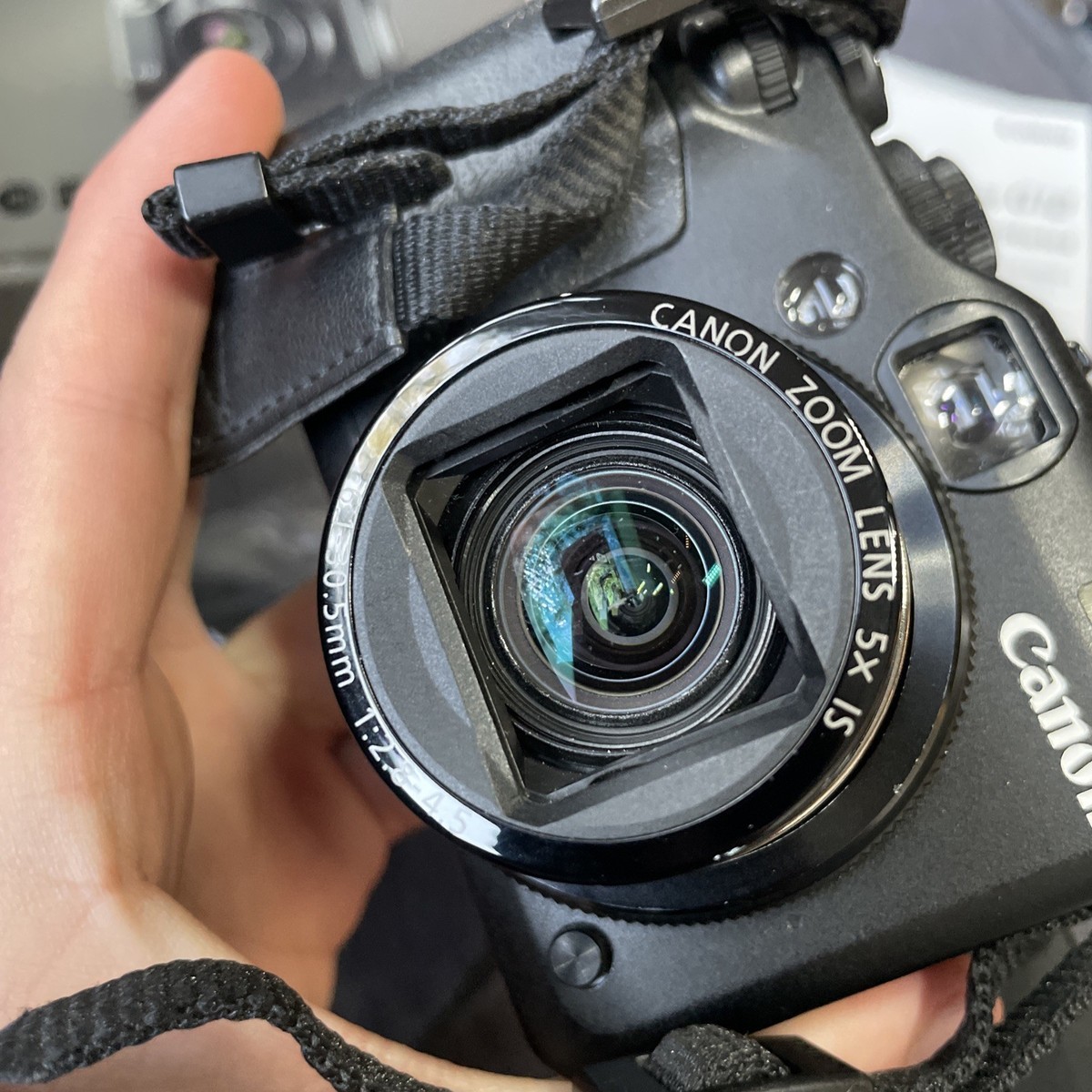 Canon Digital Camera G12 10 MP 5x Optical Zoom 28mm Includes Video