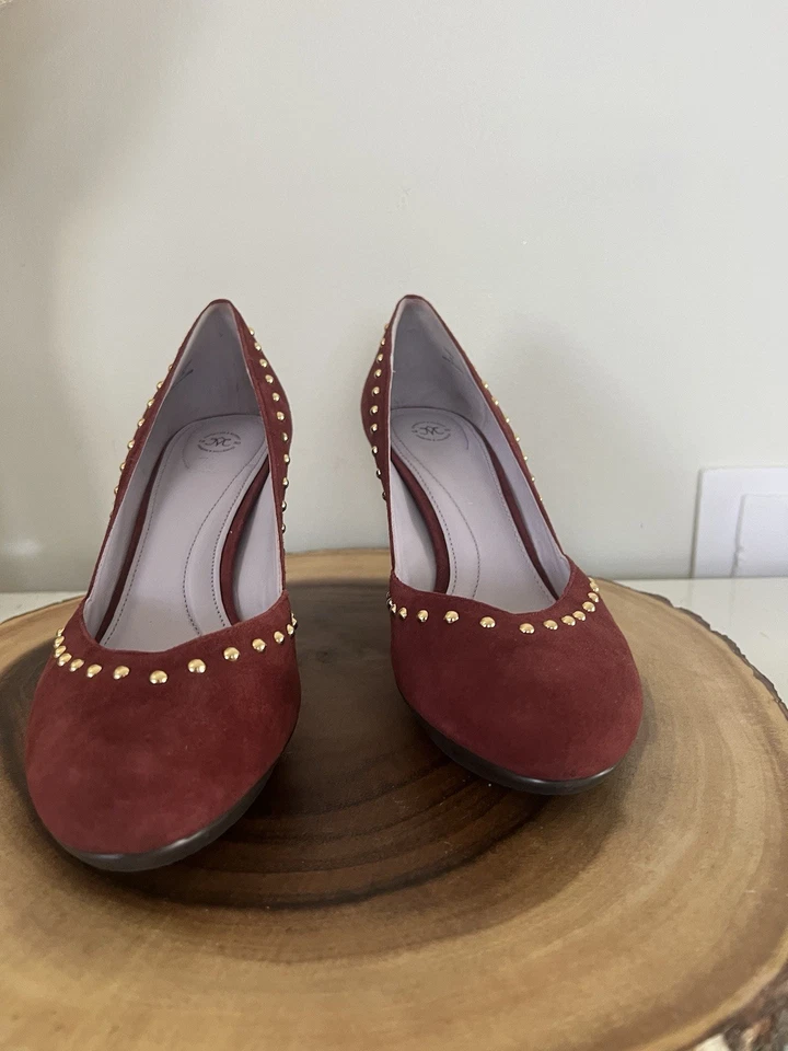 Johnston &Murphy burgundy suede gold studded heels size 9 - Image 2 of 4