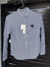 NEW! Women’s COMME DES GARCONS PLAY Blue Stripe Black Heart Button Down Shirt SM