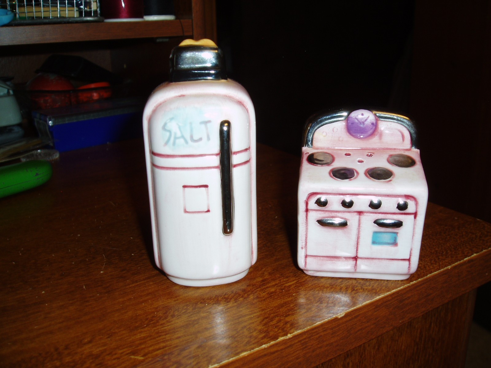 Jerry Berta Pink 50'S Retro Style Stove & Refrigerator Salt & Pepper Shakers