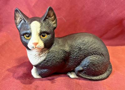 Rare Vintage Harvey Knox Black & White Shorthair Cat Lying Figure Excellent