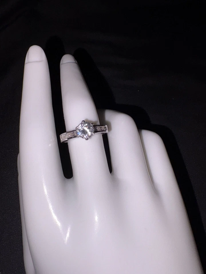 Beautiful FJ white Topaz Birthstone ring size 8 - Image 3 of 4