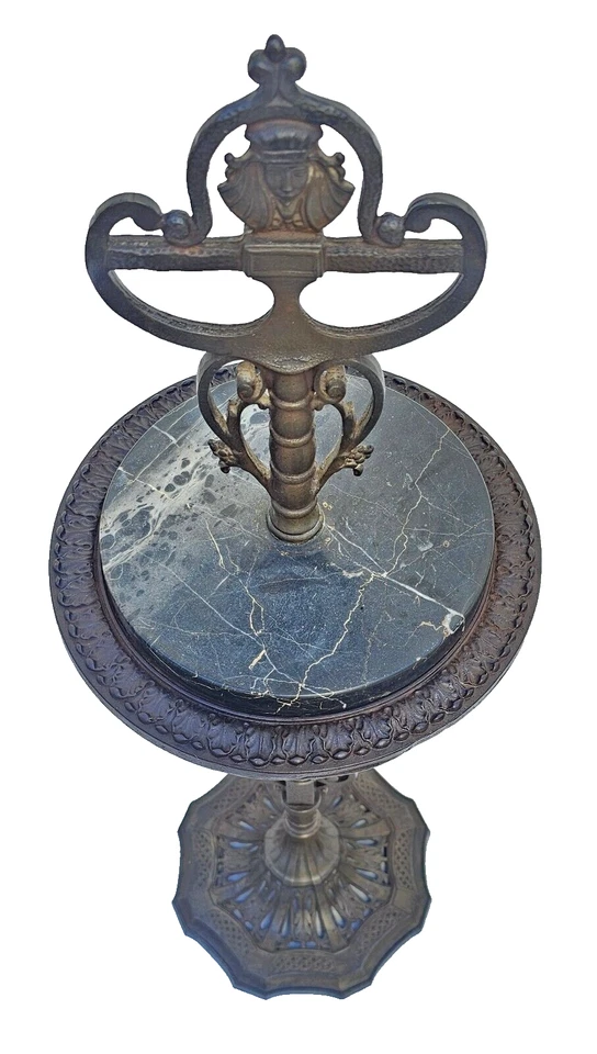 Mesa de bebidas Art Deco con motivo de renacimiento egipcio / soporte para fumar mármol negro años 20 Foto 2 de 4