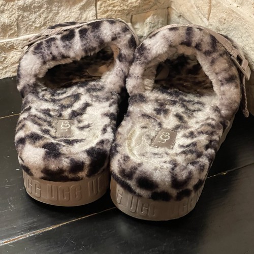 Zapatilla UGG Fluffita Plataforma Toboganes Animal Estampado Guepardo Gris Negro Talla 9 - Imagen 5 de 6