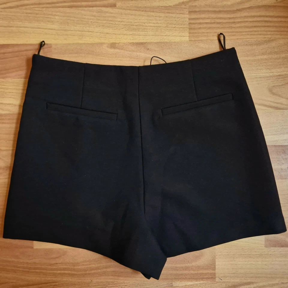 ZARA - Size M - Skort - Black - Asymmetric Mid Waist with Side Zip Closing - Image 2 of 2