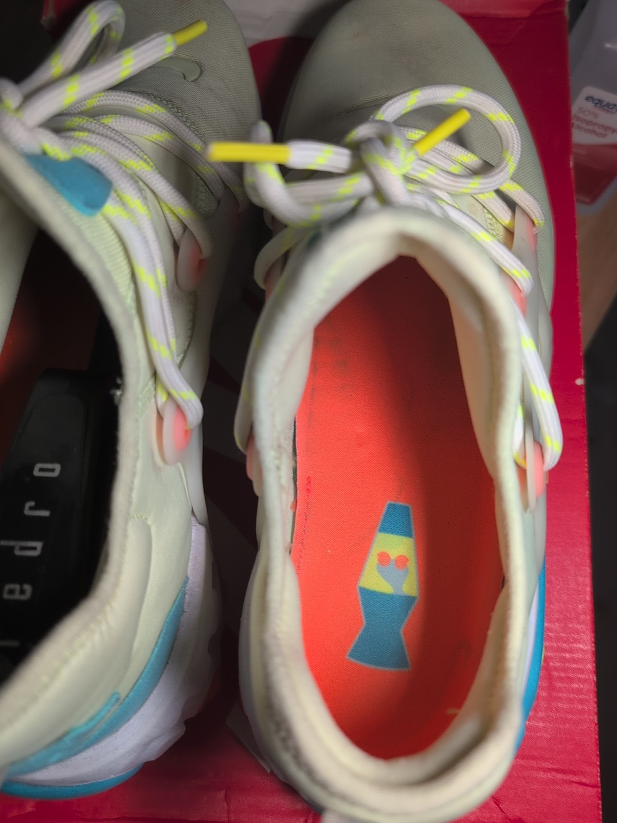 Men 10.5 US Nike React Presto Barely Volt Men Sne… - image 7