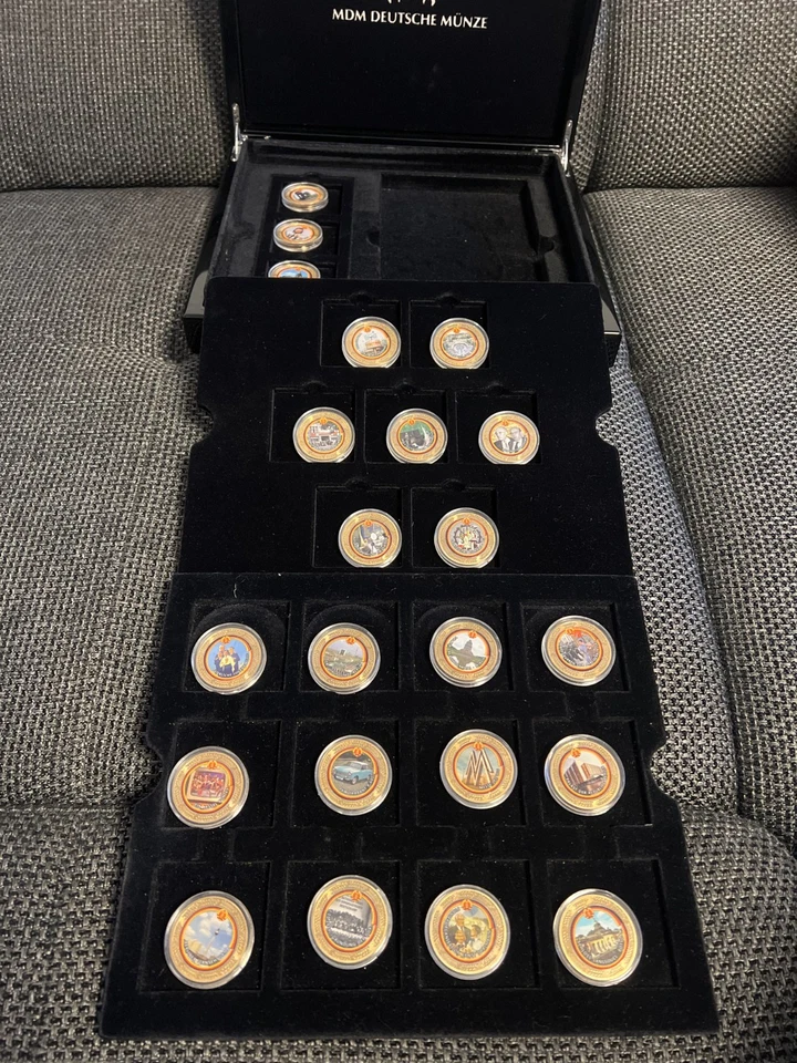 Medaillenset Die Geschichte der DDR - 22 Medaillen je 33 mm in schicker Kassette - Bild 1 von 4