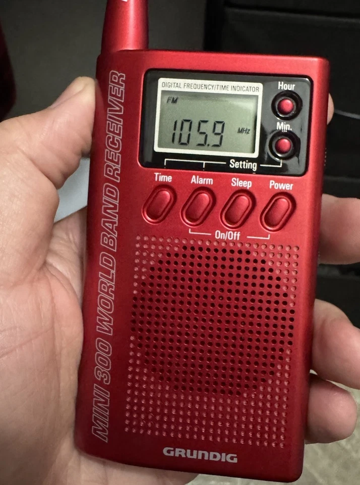 Radio de onda corta Eton Grundig Red Mini300PE AM FM probada y funcionando Foto 2 de 3