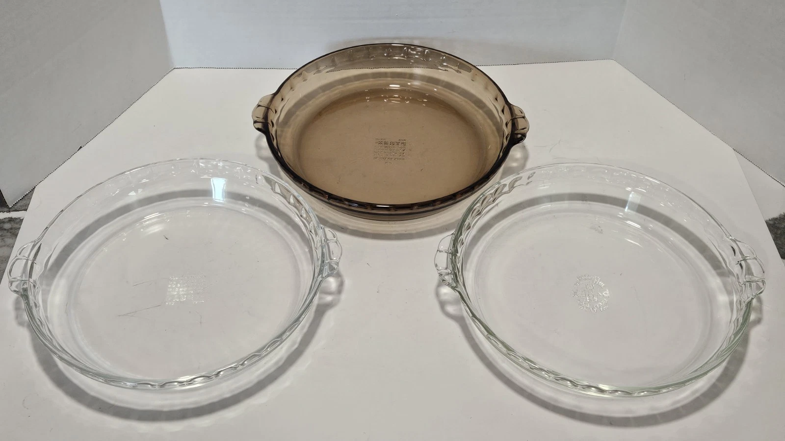 3 Pyrex No. 229 Pie Plates 9.5" w/ Fluted Edges 2 Clear/ 1 Amber