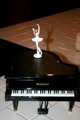 Wonderland ミニチュアピアノ バレリーナ付き Vtg WONDERLAND Classical GRAND PIANO Music Box w DANCING