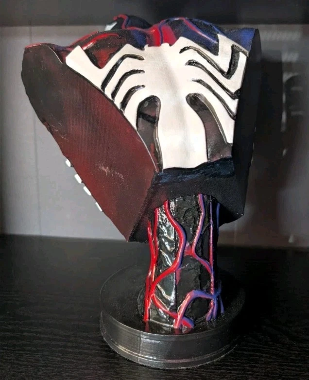 Venom Bust. Custom Statue of Venom from the Spiderman Comic Books. - Image 3 of 4