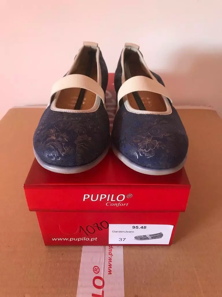 Ladies navy shoes size best sale 4