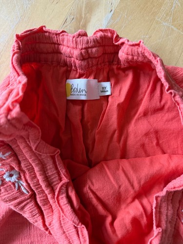 Mini Boden Floral embroidered shorts. Sz 11 - Picture 3 of 4