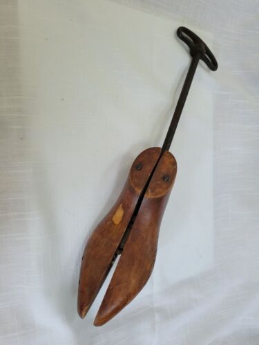 Antique Wood Dowel Threader w/ Hat Stretcher - Baer Auctioneers