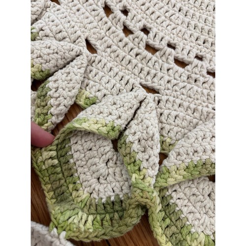 Vintage Handmade Raised Crochet Tablecloth Rug Cream Pink Green 20” Diameter - Picture 8 of 10