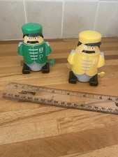 Collectable novelty salt & pepper pots. 