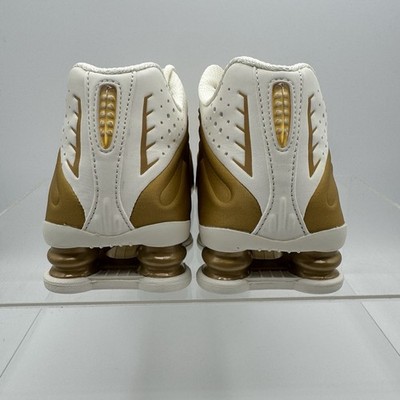 Brand New Nike Shox R4 Soft Pearl Metallic Gold Shoes AR3565-010