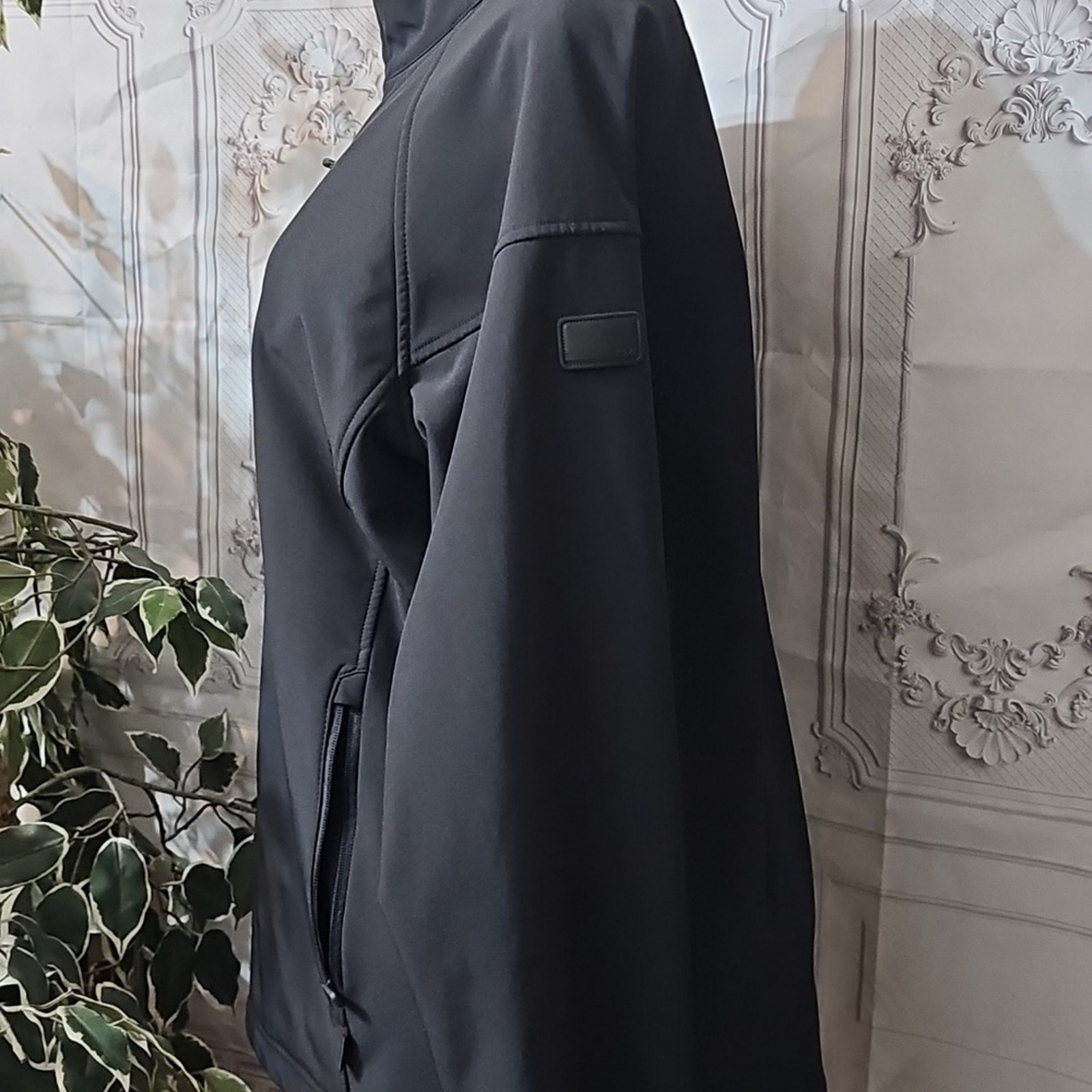 Tumi Black Rain Resistant Softshell Jacket Large - image 3