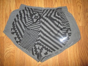 Womens NIKE DRI FIT athletic running shorts  w/ built in liner sz XS