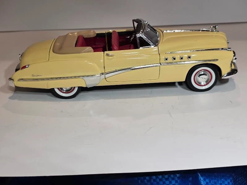 Die-Cast Model 1:18 1949 Buick Roadmaster Convertible Movie Rain Man - Image 2 of 4