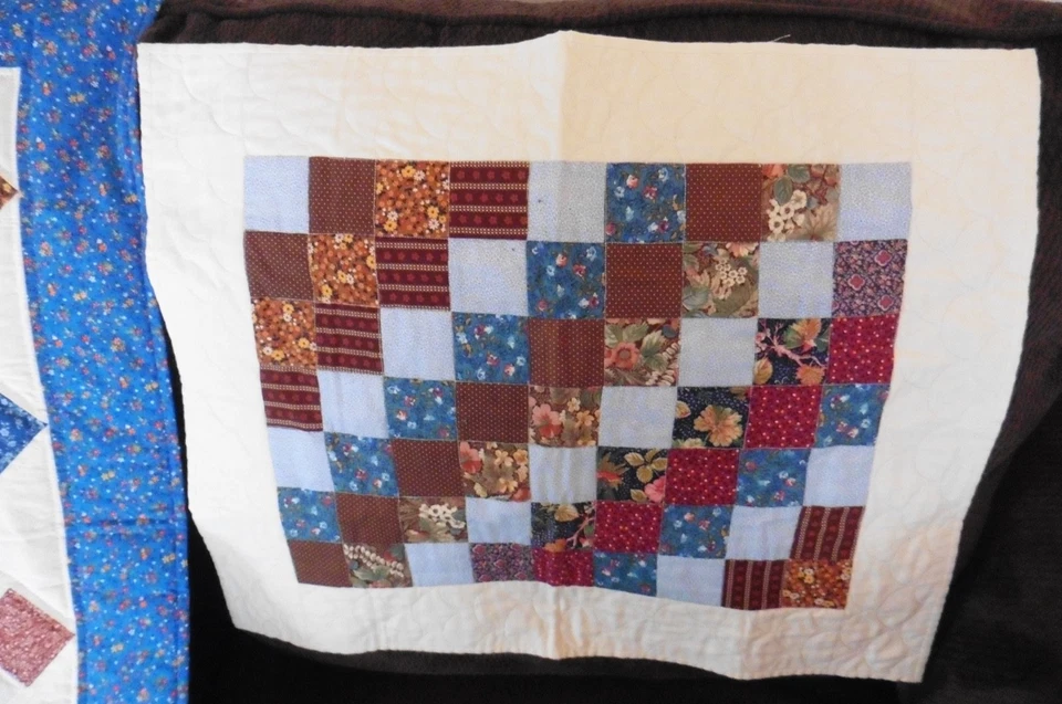 3 muebles de decoración de pared acolchados hechos a mano con pajarita a cuadros y patrón floral de hojas Foto 3 de 4