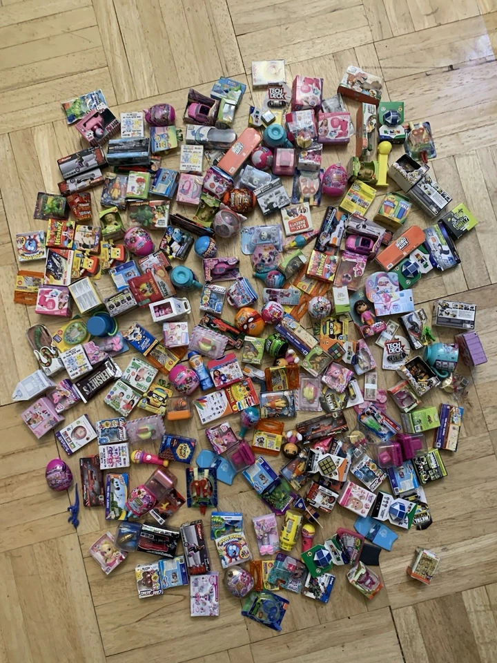 Zuru Mini Brands Mini Toy Lot Of 200+ - Series 5 + S5 Gold - With Accessories - Image 4 of 4