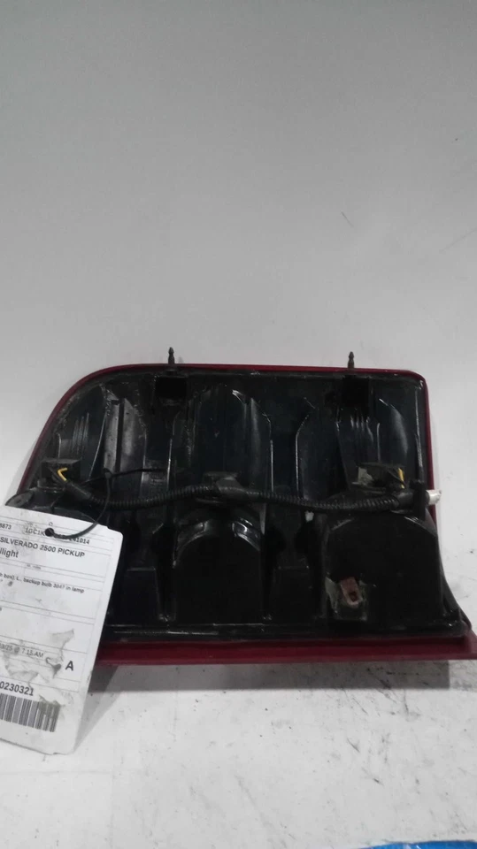 Conjunto de luz trasera izquierda usado se adapta a: camioneta Chevrolet Silverado 2500 2011 Foto 2 de 4