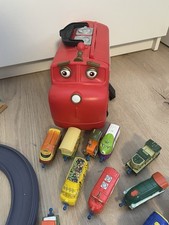 Chuggington Koffer Züge Bahnhof Station Elektrischer Zug Lok