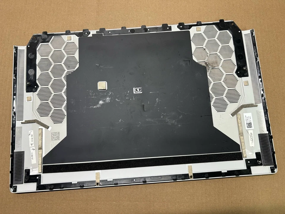 Original Dell ALIENWARE x17 R1 X17 R2 Blanco Estuche Trasero Inferior 94D11 Foto 2 de 4