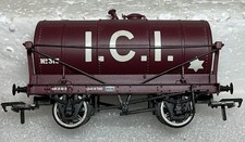 Bachmann 37-650 14 Ton Tank Wagon No.313 in I.C.I. Maroon Livery *Slight Damage*