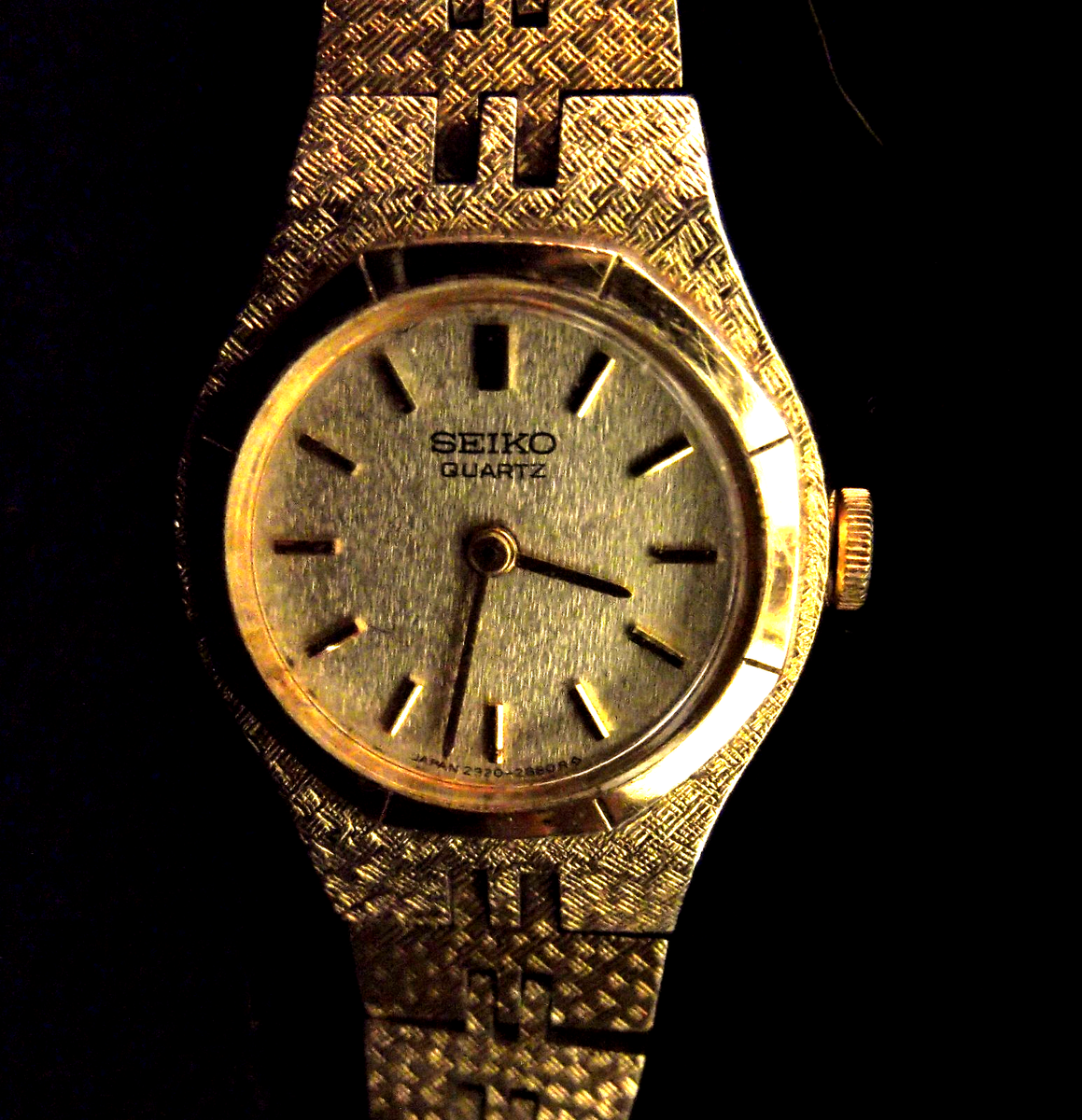 SEIKO K18 18金 SOLAR 19JEWELS SEIKO 8 JEWELS QUARTZ WOMEN'S WATCH 18mm CASE 2320-2880R NEW