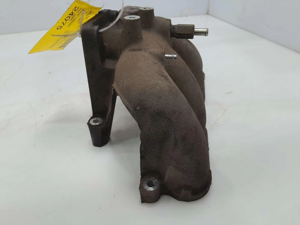 Colector de admisión superior 95-97 Mazda B2300 OEM ZZM613110 Foto 4 de 4