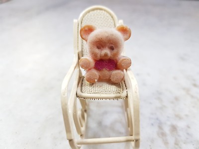 Un Adorable Ours En Peluche Avec Une Petite Voiture. Illustration Aquarelle. | Vecteur Premium