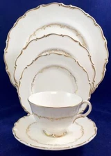 Royal Doulton Richelieu 5 Piece Place Setting H4957 Gold Scrolls on White