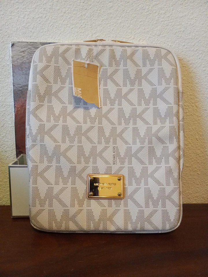 Michael Kors iPad/Tablet Case For 9.5x7 Inch Pad - Image 2 of 4