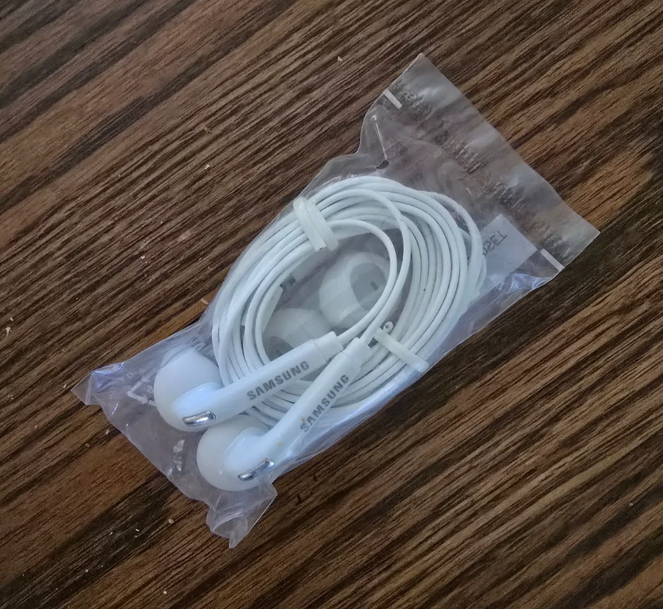 Samsung White EO-EG920LW Wired Earbud Stereo Headset - 3.5mm Jack - Image 2 of 2