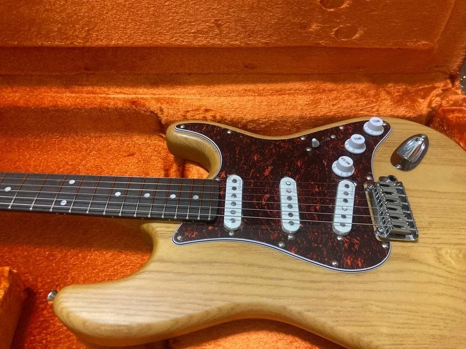 Guitarra Eléctrica Harley Benton ST-90SA Swamp Ash Body Estilo ST Casi Como Nueva Foto 4 de 4