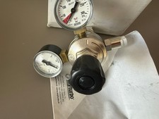 D-D CO2 regulator and needle valve