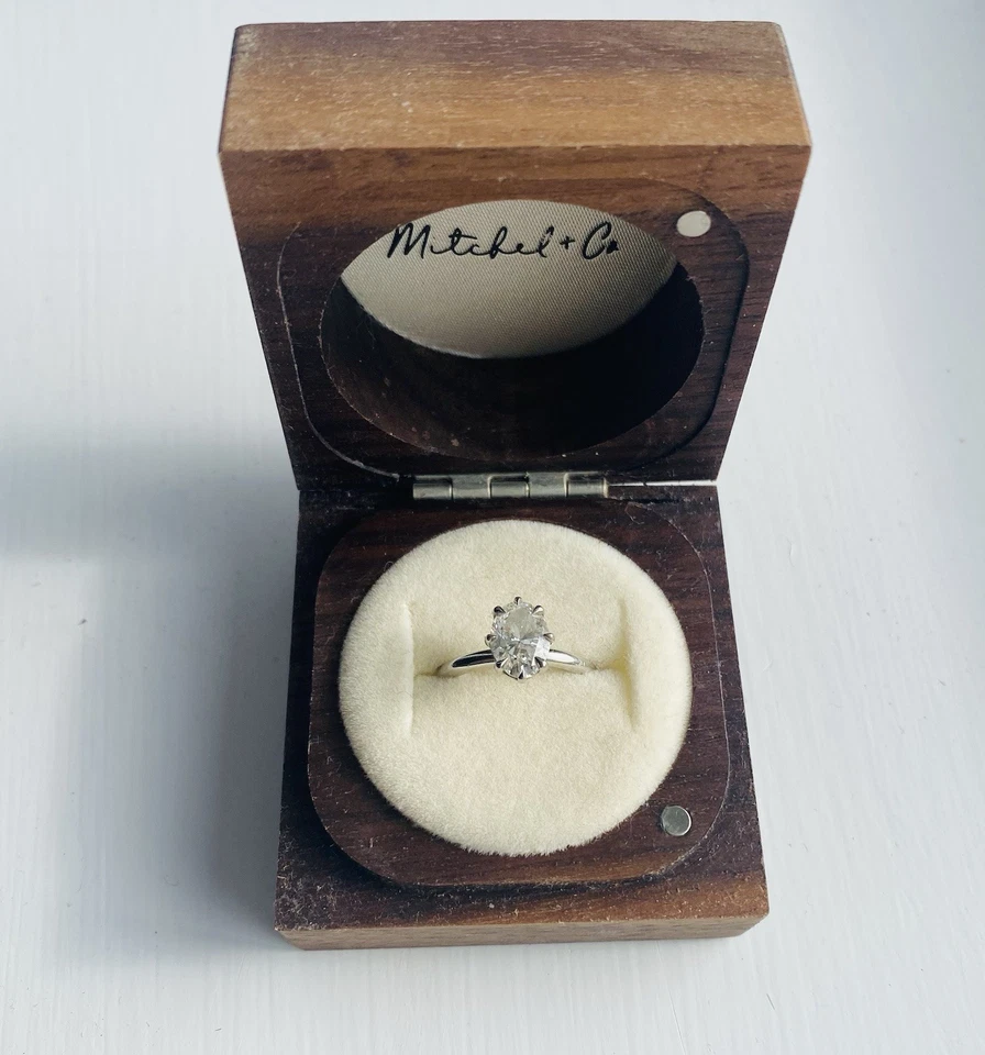 1.2 CT Brilliant Cut Solitaire Diamond Ring in a Bespoke Platinum Setting Size I - Image 4 of 4