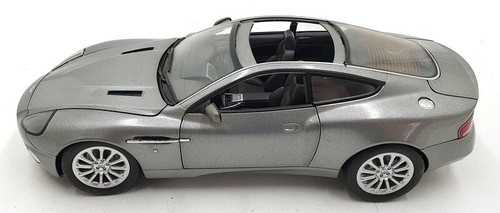 Beanstalk 1/18 Scale Diecast 14525F - Aston Martin V12 Vanquish - Met Grey - Picture 4 of 5