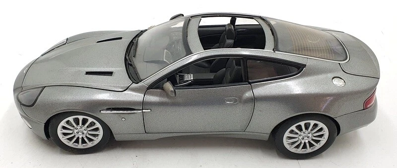 Beanstalk 1/18 Scale Diecast 14525F - Aston Martin V12 Vanquish - Met Grey - Image 4 of 4