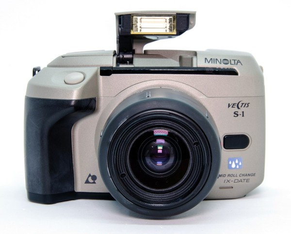 Minolta Vectis S-1 APS SLR con kit 28-56mm F4-5.6 / 56-170mm F4,5-5,6