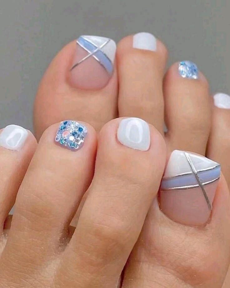 blue toe nails