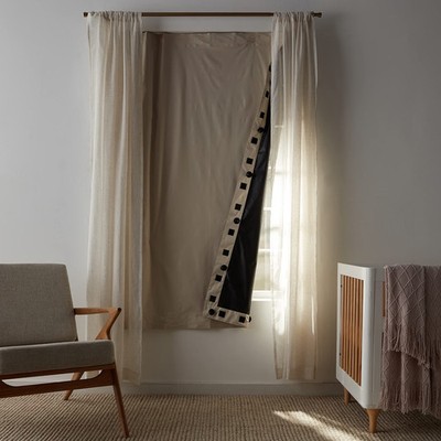 Amazon Basics Tragbarer Verdunkelungs-Fenstervorhang Rollo mit Saugnäpfen 198 x 127