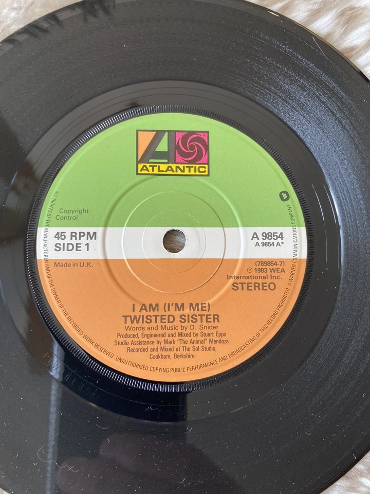 Twisted Sister UK 45 vinyl record I Am I’m Me / Sin After Sin LIVE MINT 1983 - Image 3 of 4